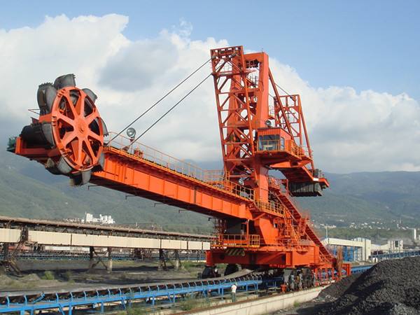 鐵礦鬥（dòu）輪取料機