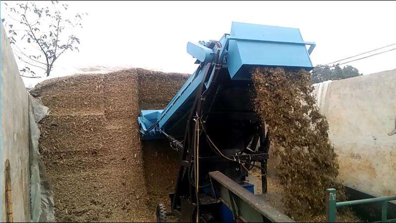 車載式(shì)青貯取料機