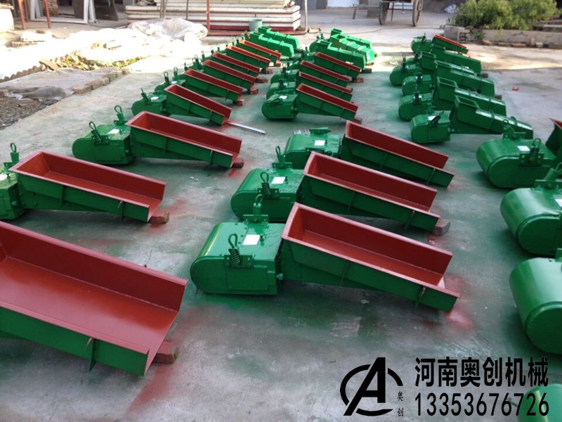 碳粉（fěn）電磁振動給料機（jī）多台