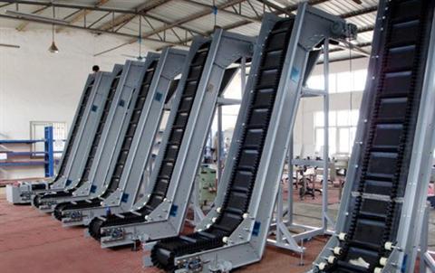 大傾角（jiǎo）帶（dài）式輸（shū）送機