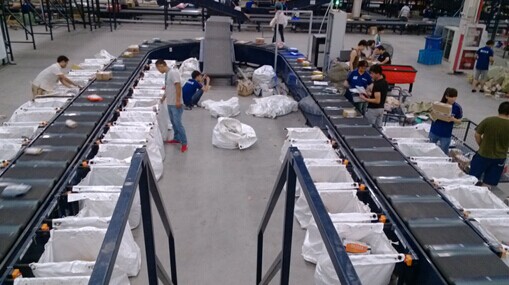 自動分（fèn）揀鏈板輸送機