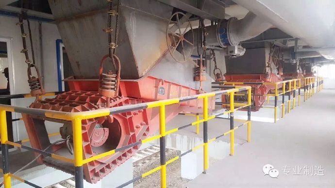 雙質體振動給料機吊裝式 雙質體振(zhèn)動給料機吊裝式