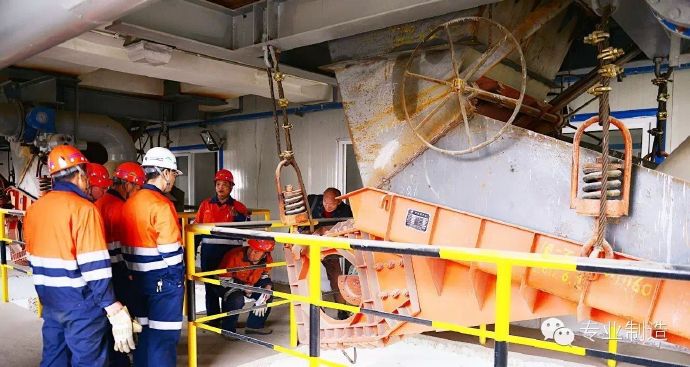 雙質體振(zhèn)動給料機使用現場 雙(shuāng)質體振(zhèn)動給料機使用現場