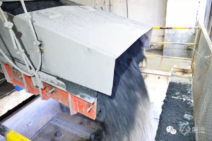 雙(shuāng)質體振動給料機 雙質體振動給料(liào)機