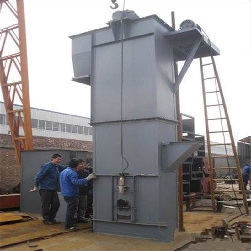 鬥式提升機廠(chǎng)家現場安裝圖片 鬥式提升(shēng)機廠家現場安裝圖片