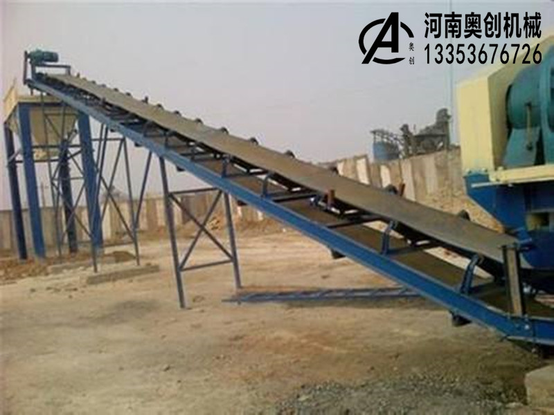 皮帶輸送機使用現場展示 皮(pí)帶(dài)輸(shū)送(sòng)機(jī)使用現場展示