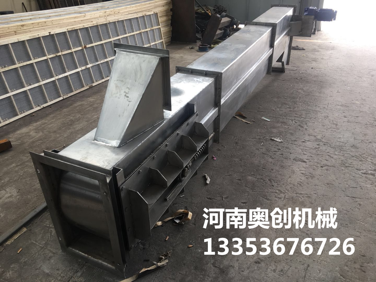 不鏽鋼粉末鬥提機（jī）展示1