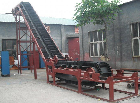 大傾角皮帶輸送機生產廠家展示 大傾角皮(pí)帶輸送機生產廠家展示