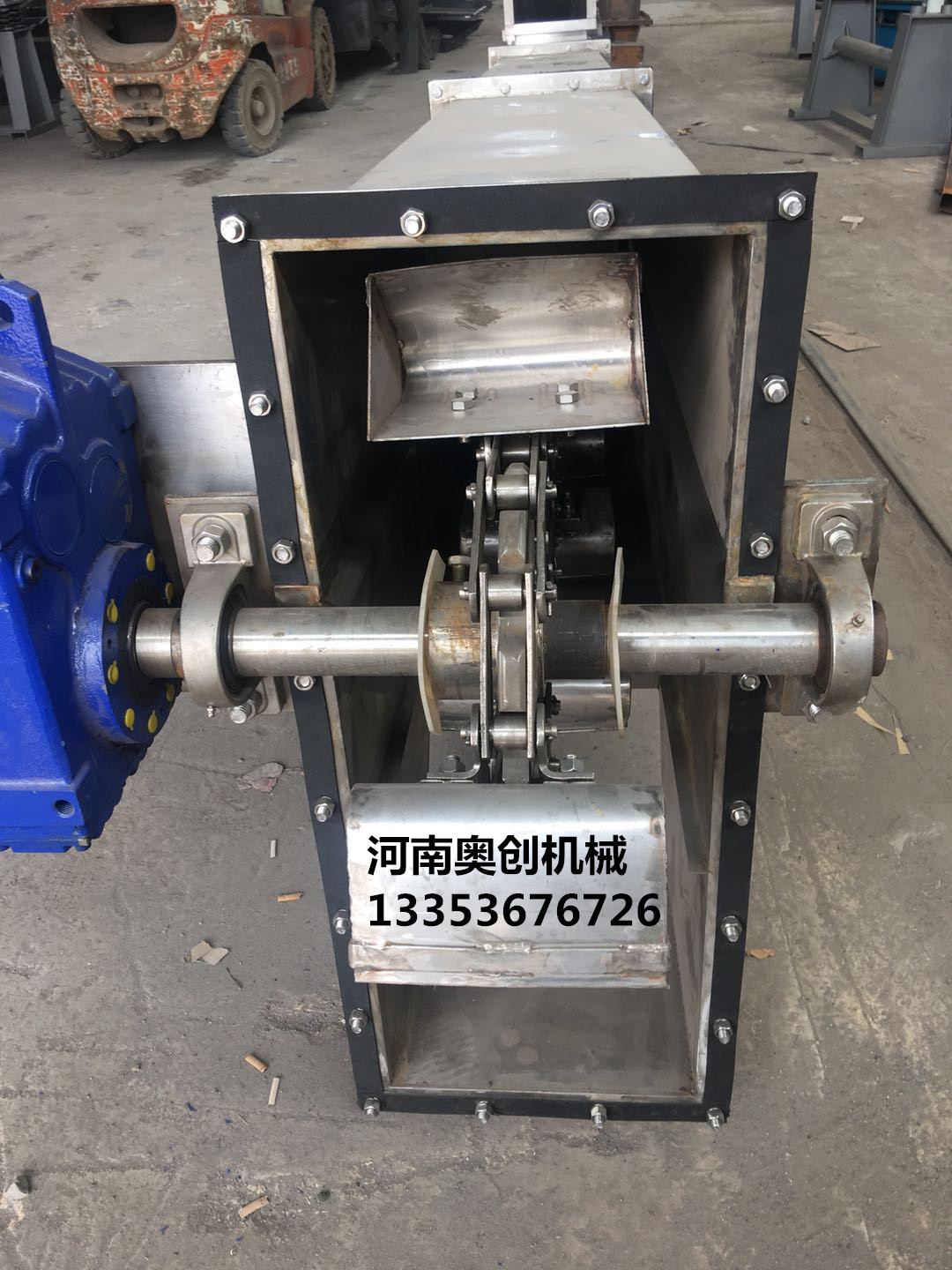 不鏽鋼板鏈鬥式提升機展示1