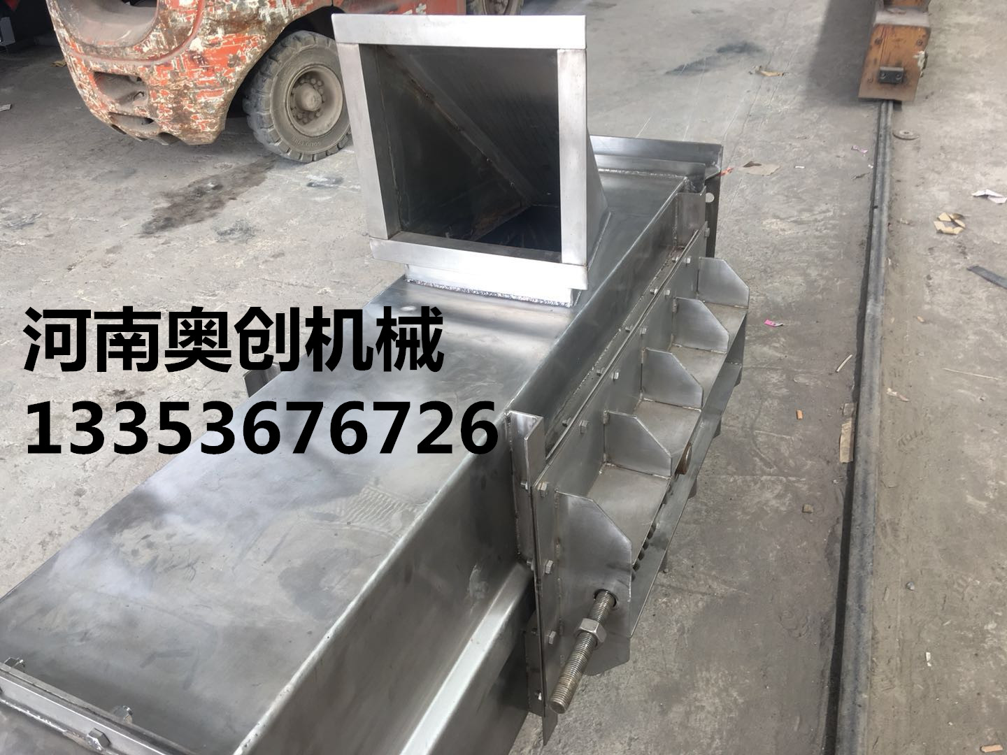 糧食玉米鬥式提升機1 糧食玉米鬥式提升(shēng)機1