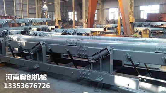 顆粒粉末熱料振（zhèn）動輸送機3