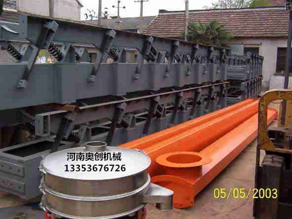 水泥（ní）熟（shú）料振動（dòng）輸送機1