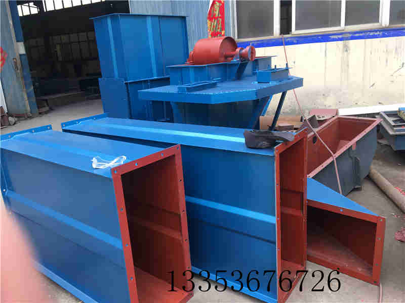 膠帶鬥式（shì）提升機