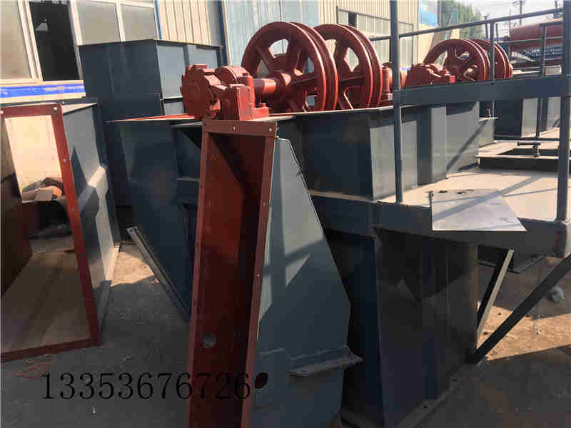 環鏈鬥式提升（shēng）機