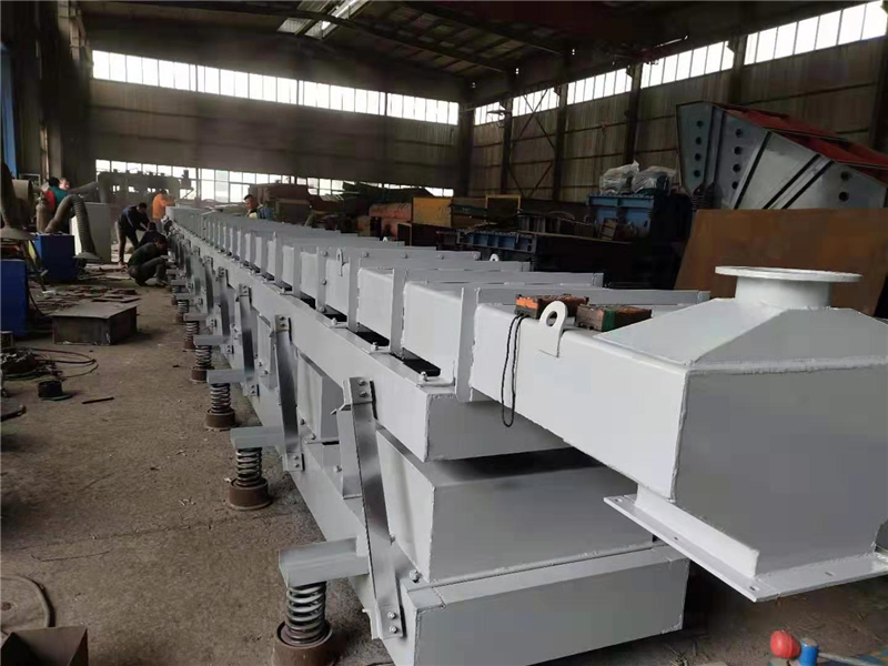 長（zhǎng）距離耐高溫振動輸送機2