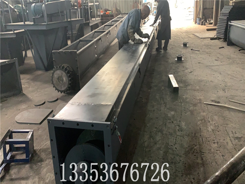 中間出料（liào）長距離螺旋（xuán）輸送機1