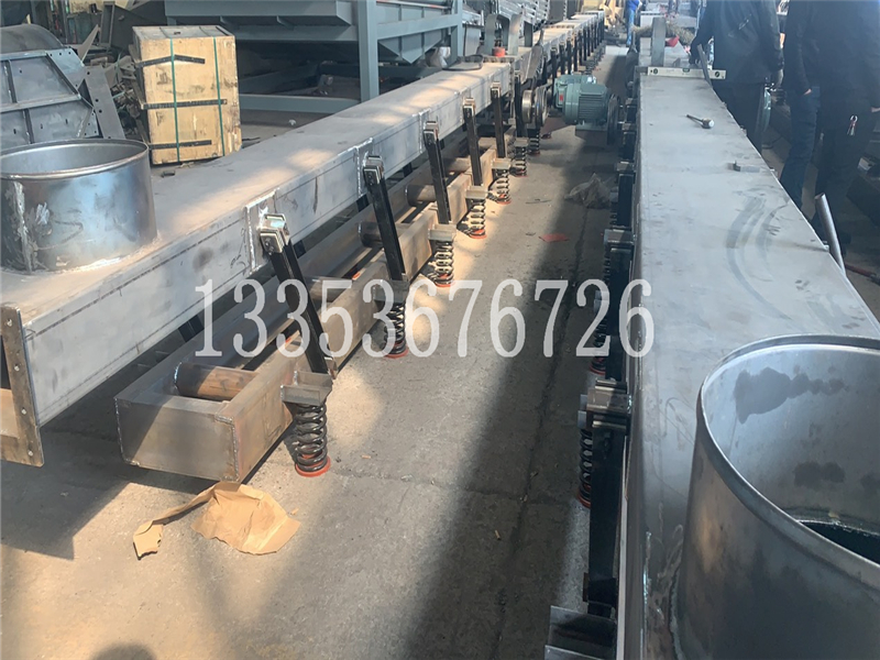 封閉式振動輸送（sòng）機