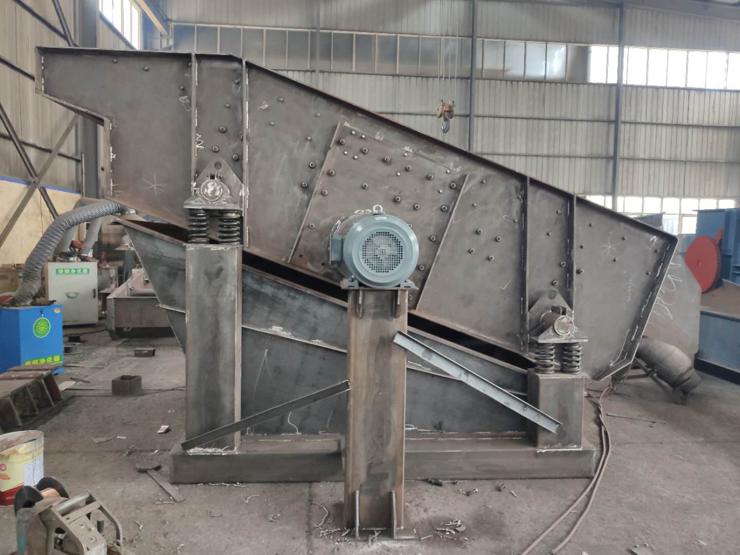 圓振動篩常用篩分設（shè）備介（jiè）紹