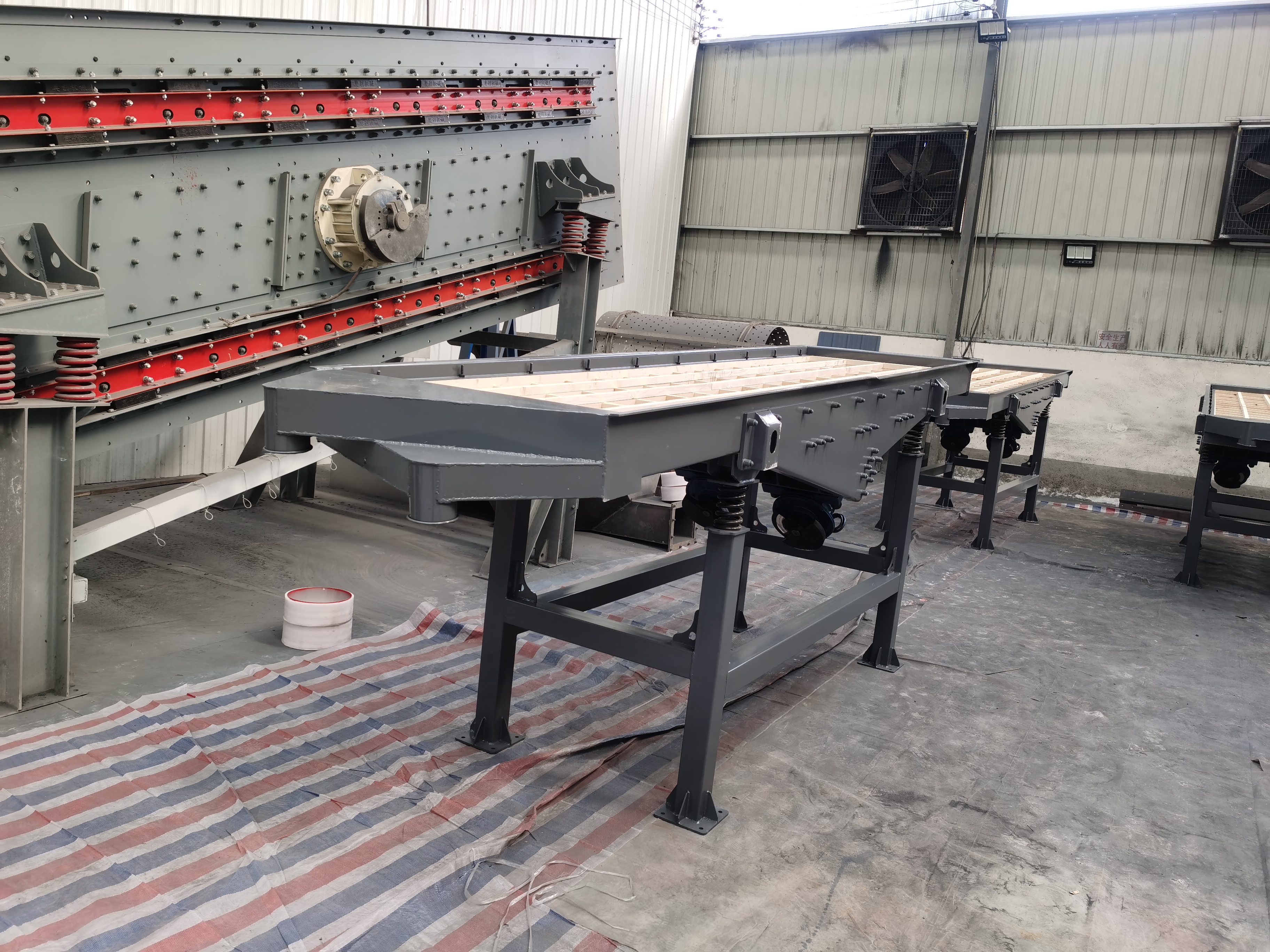 單層直線（xiàn）振動（dòng）篩（shāi）的應用