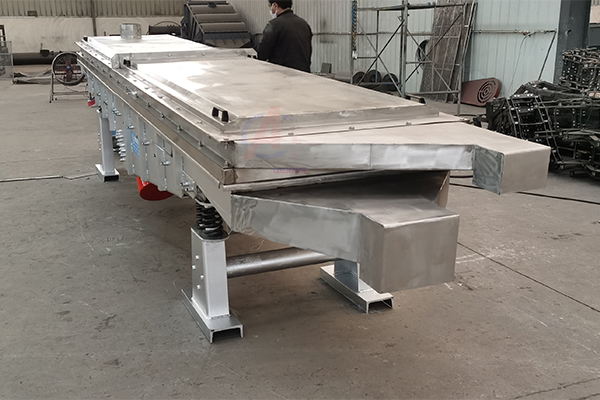 土豆使用直線篩進行分級（jí）